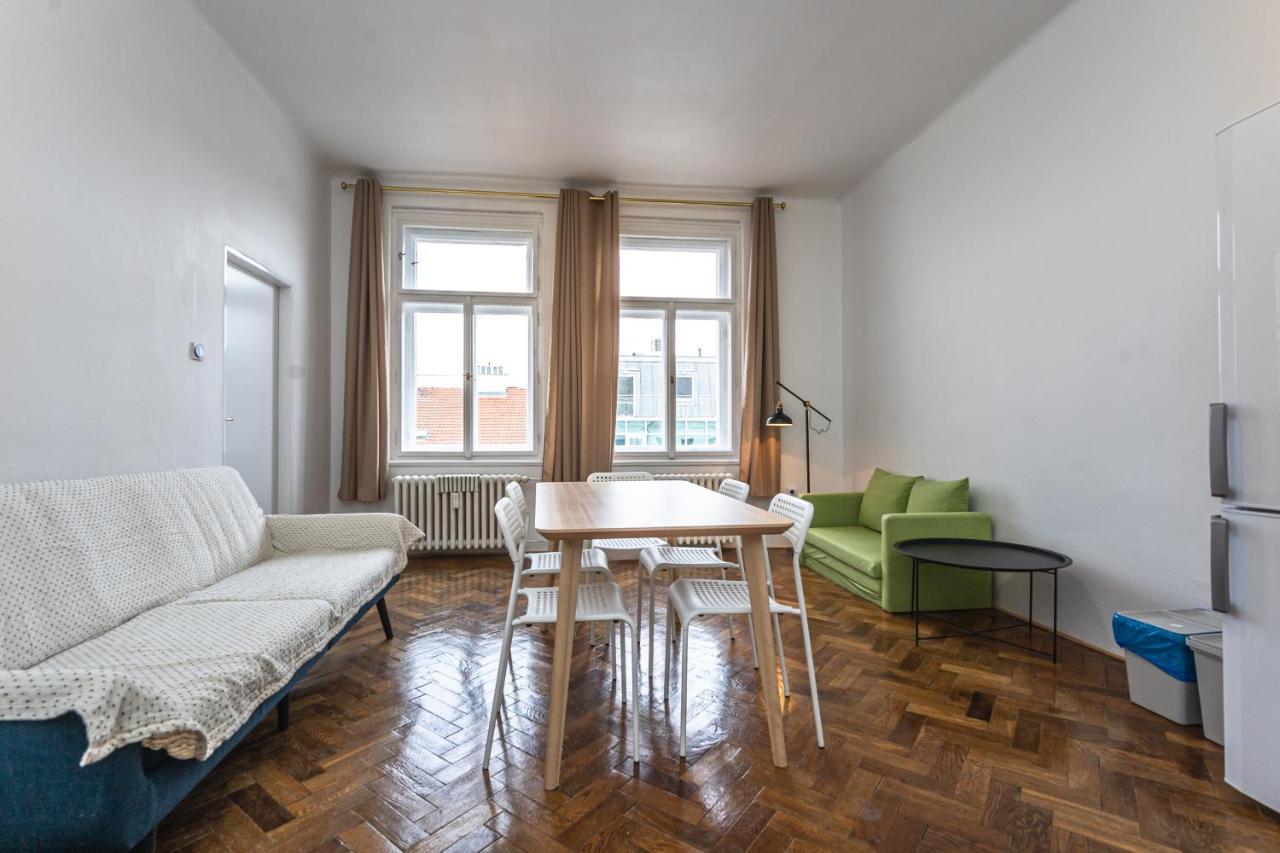 Apartments Safarikova 18 Прага Экстерьер фото