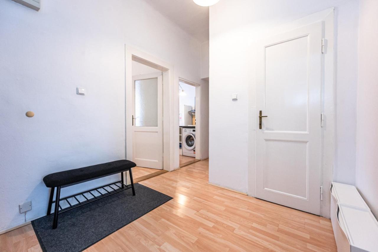 Apartments Safarikova 18 Прага Экстерьер фото