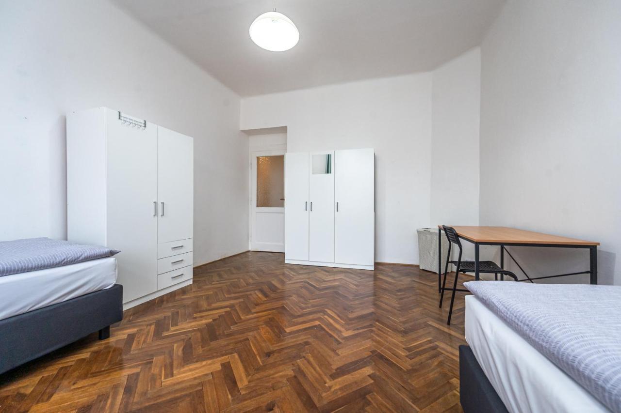 Apartments Safarikova 18 Прага Экстерьер фото