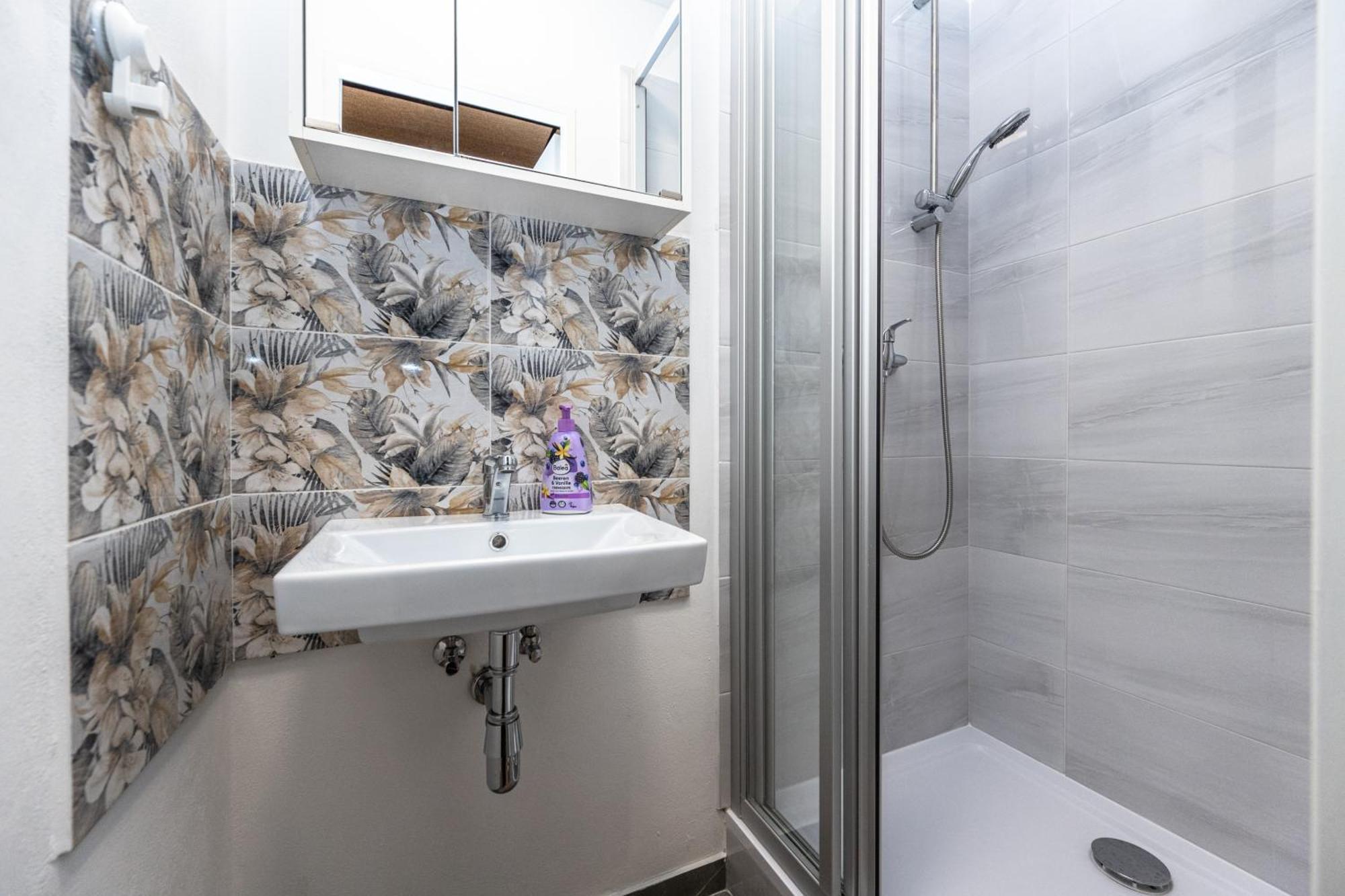Apartments Safarikova 18 Прага Экстерьер фото